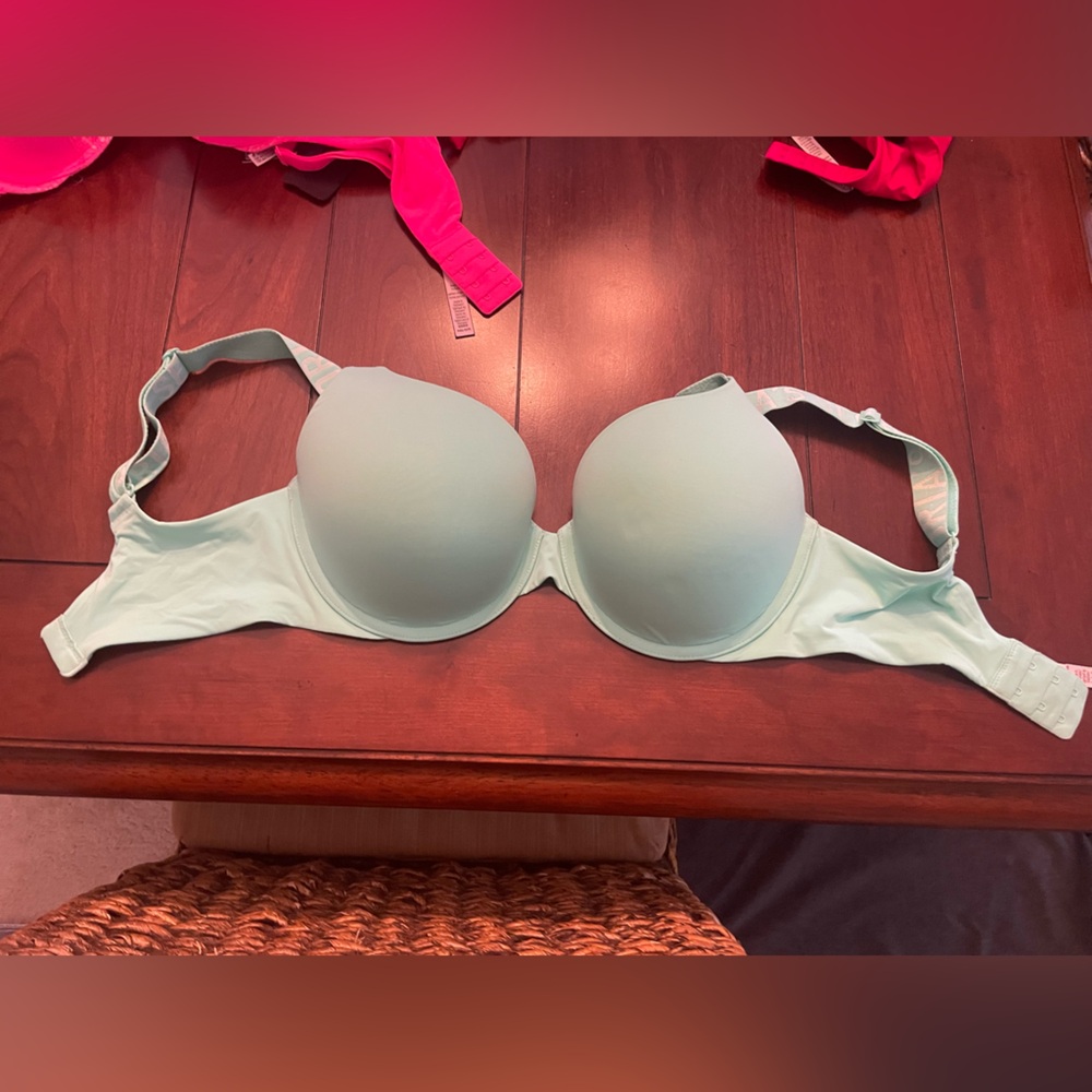 Victoria’s Secret Mint Green tshirt full coverage Women's Bra NWOT